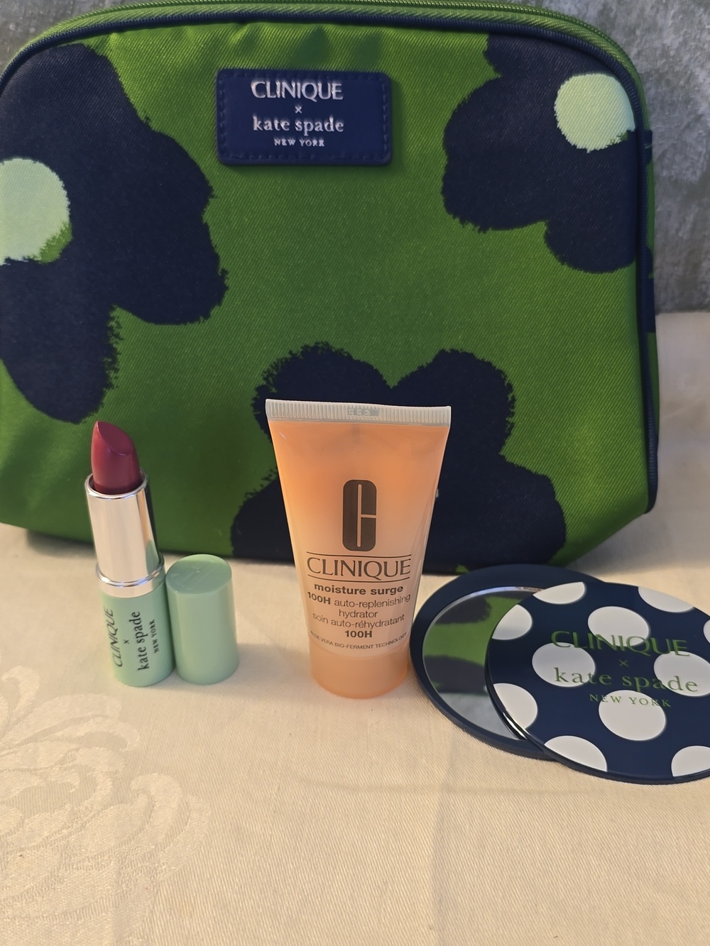 Clinique x Kate Spade Cosmetic Bag, Mirror, Lipstick & Moisture Surge New - Picture 1 of 8